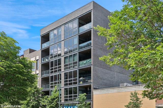 1018 N Larrabee St Unit 5S, Chicago, IL 60610 - view of apartment building / complex