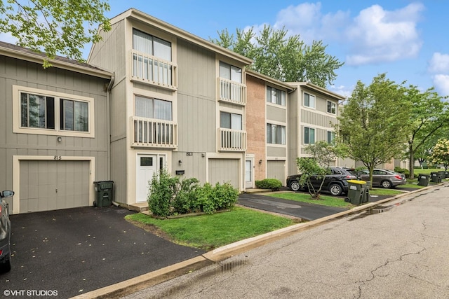 813 Shawnee Trl, Roselle, IL 60172 - photo 1