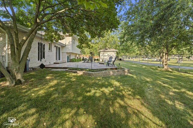 658 Brookside Ln, Frankfort, IL 60423 - view of yard featuring a patio area