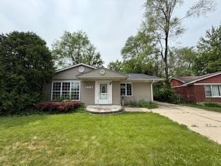 574 Isa Dr, Wheeling, IL 60090 - ranch-style house featuring a front lawn and driveway