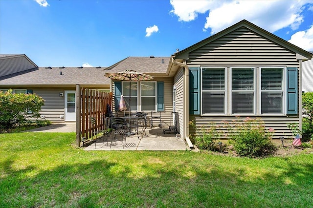 93 W Essington Dr Unit 93, Round Lake, IL 60073 - back of property with a patio and a lawn