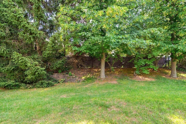 93 W Essington Dr Unit 93, Round Lake, IL 60073 - view of green lawn
