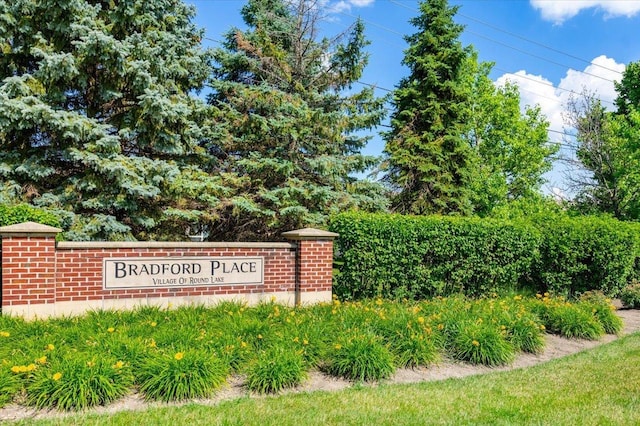 93 W Essington Dr Unit 93, Round Lake, IL 60073 - view of community sign