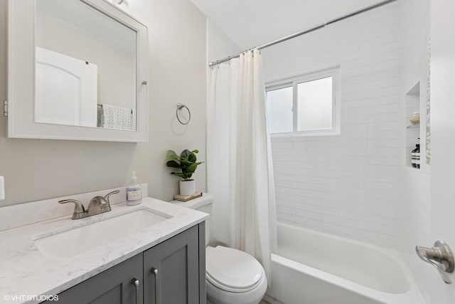 588 Glendale Ave, Glen Ellyn, IL 60137 - full bathroom featuring vanity and shower / bath combo