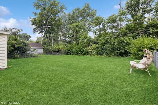 588 Glendale Ave, Glen Ellyn, IL 60137 - view of yard