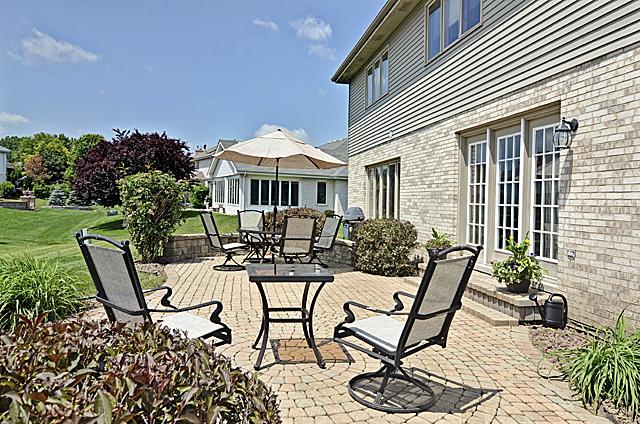 2301 Kerry Ln, Darien, IL 60561 - view of patio / terrace