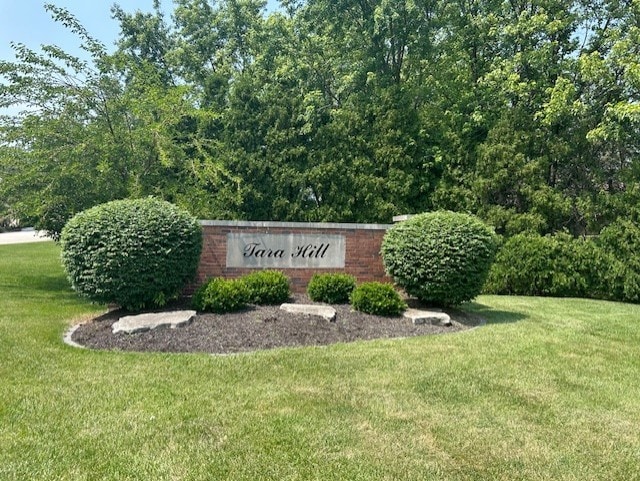2301 Kerry Ln, Darien, IL 60561 - community / neighborhood sign featuring a lawn