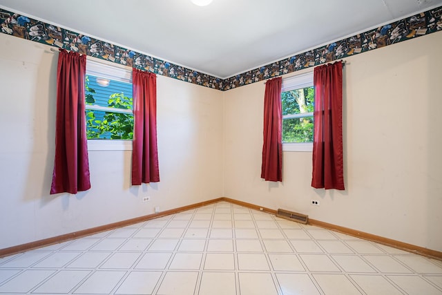 1416 S Chestnut Dr, Mount Prospect, IL 60056 - unfurnished room featuring light flooring and baseboards
