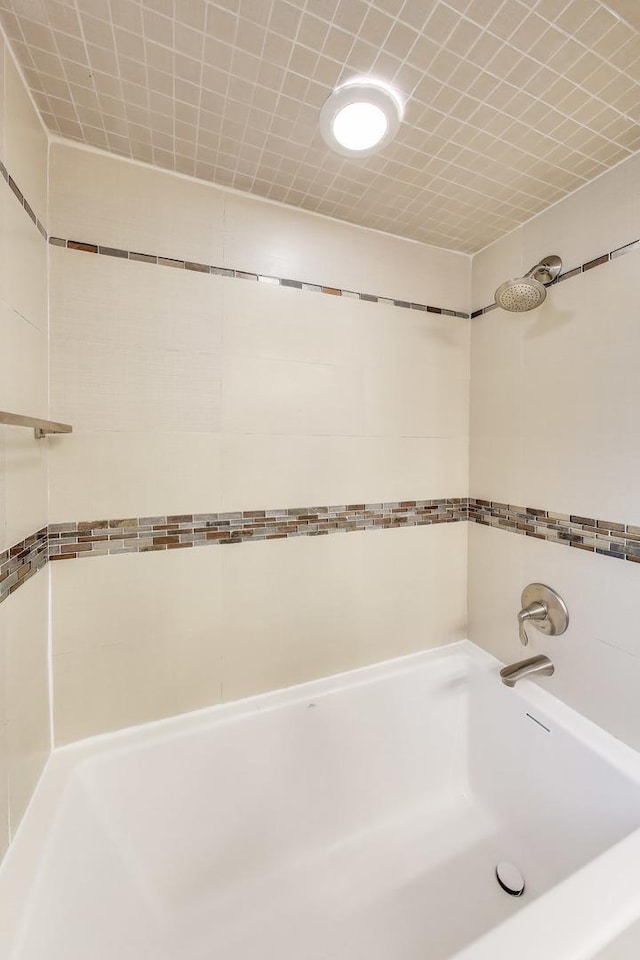 835 Tomawadee Ln, Park Ridge, IL 60068 - full bath with washtub / shower combination