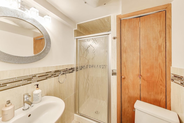 835 Tomawadee Ln, Park Ridge, IL 60068 - bathroom featuring tile walls, a shower stall, and wainscoting