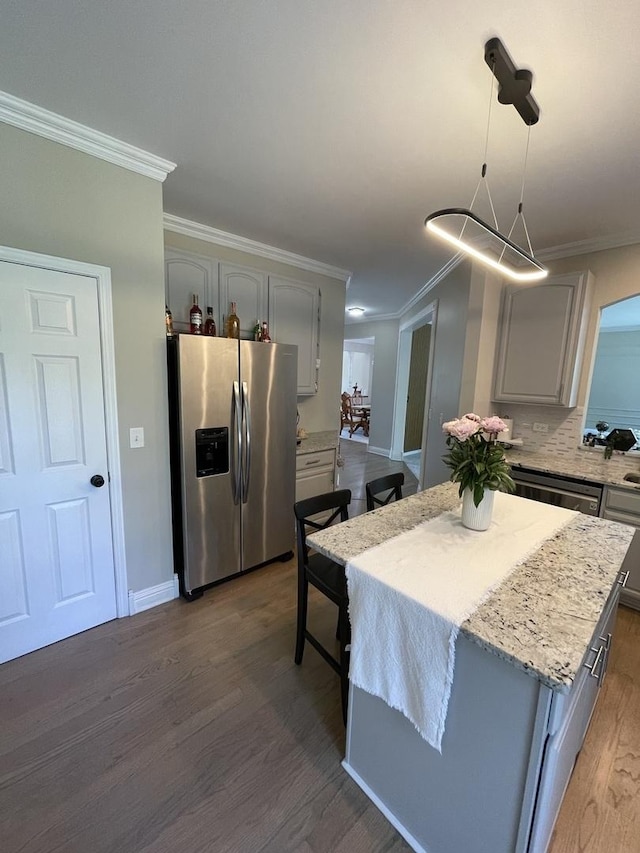 412 Merry Oaks Rd, Streamwood, IL 60107 - kitchen featuring stainless steel refrigerator with ice dispenser, gray cabinetry, dark wood-type flooring, crown molding, and a kitchen island