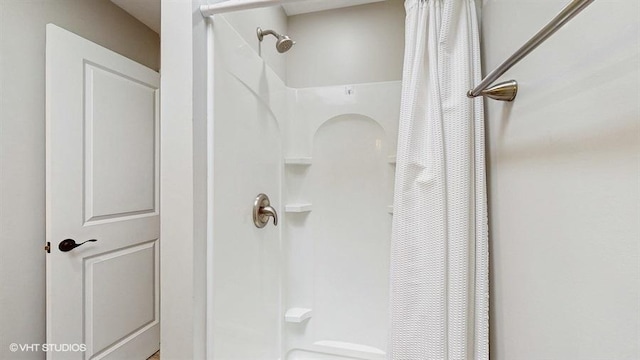 137 Forest Ave, Fox Lake, IL 60020 - full bath featuring a shower with curtain