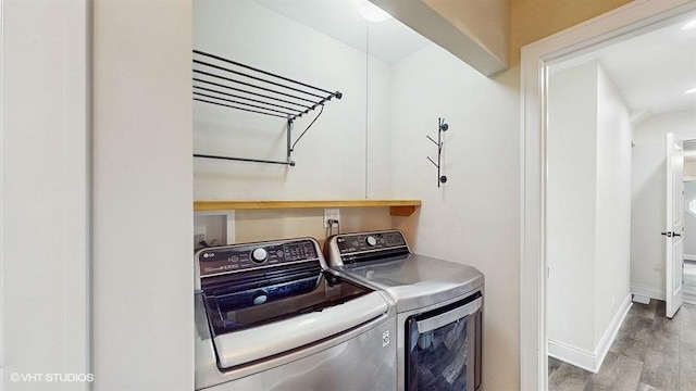 137 Forest Ave, Fox Lake, IL 60020 - laundry area featuring independent washer and dryer and baseboards