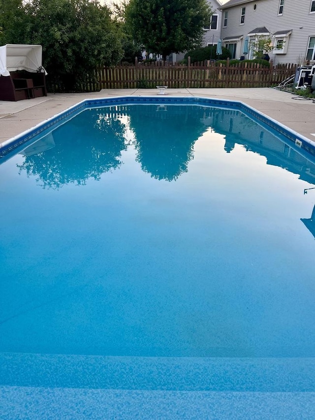 2472 Worthington Dr, Aurora, IL 60506 - view of pool