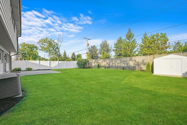 49 Stacy Ct, Glenview, IL 60025 - fenced backyard featuring a shed and a patio