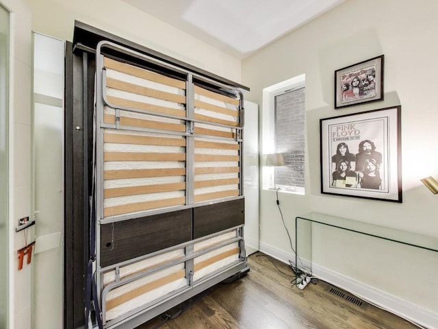 3743 N Kenmore Ave Unit 1, Chicago, IL 60613 - foyer with wood finished floors and baseboards