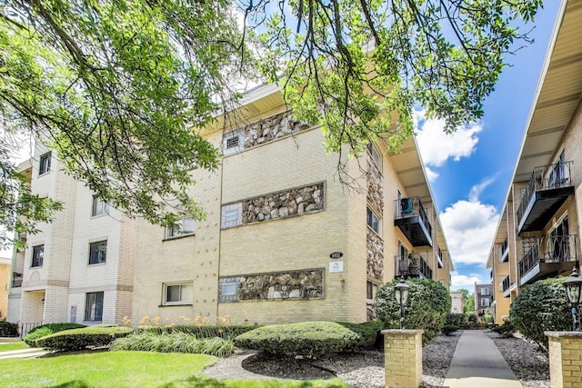 6852 N NW Hwy Unit 3B, Chicago, IL 60631 - photo 1