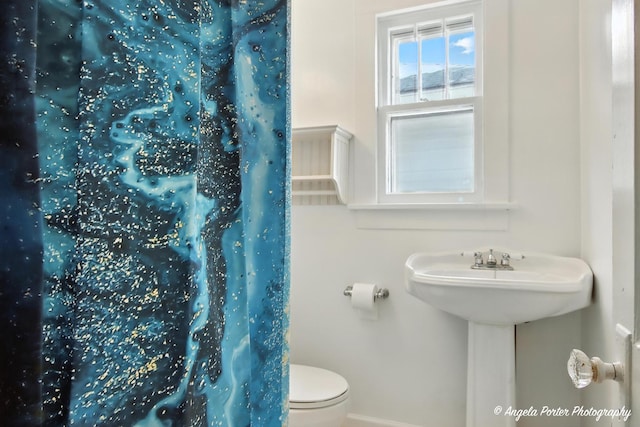 67 Wells St, Fox Lake, IL 60020 - bathroom featuring toilet and a shower with curtain