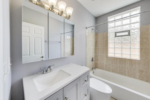 6415 S Kimbark Ave Unit 3, Chicago, IL 60637 - bathroom with vanity and washtub / shower combination