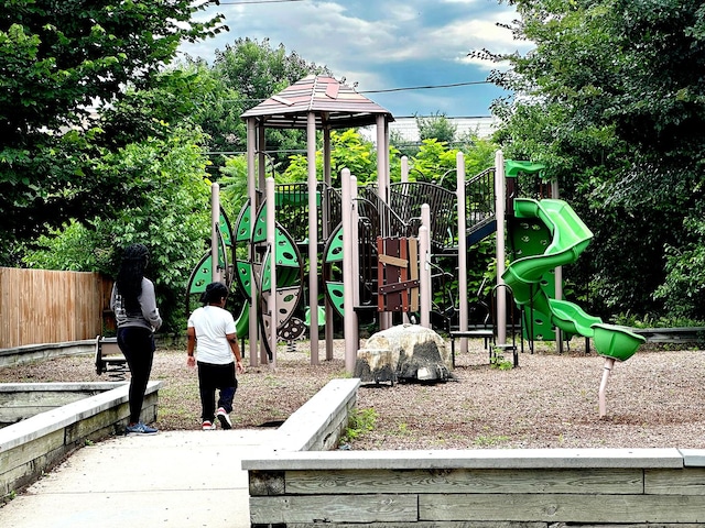 6415 S Kimbark Ave Unit 3, Chicago, IL 60637 - view of community jungle gym