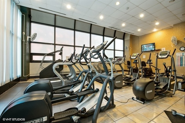 211 E Ohio St Unit 1825, Chicago, IL 60611 - workout area with a drop ceiling and recessed lighting