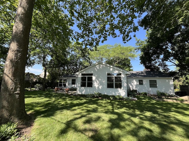 441 Highland Ave, Crystal Lake, IL 60014 - rear view of house with a yard