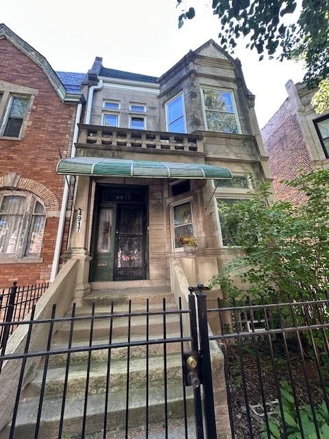4917 S Washington Park Ct, Chicago, IL 60615 - view of front of house featuring a fenced front yard and a gate