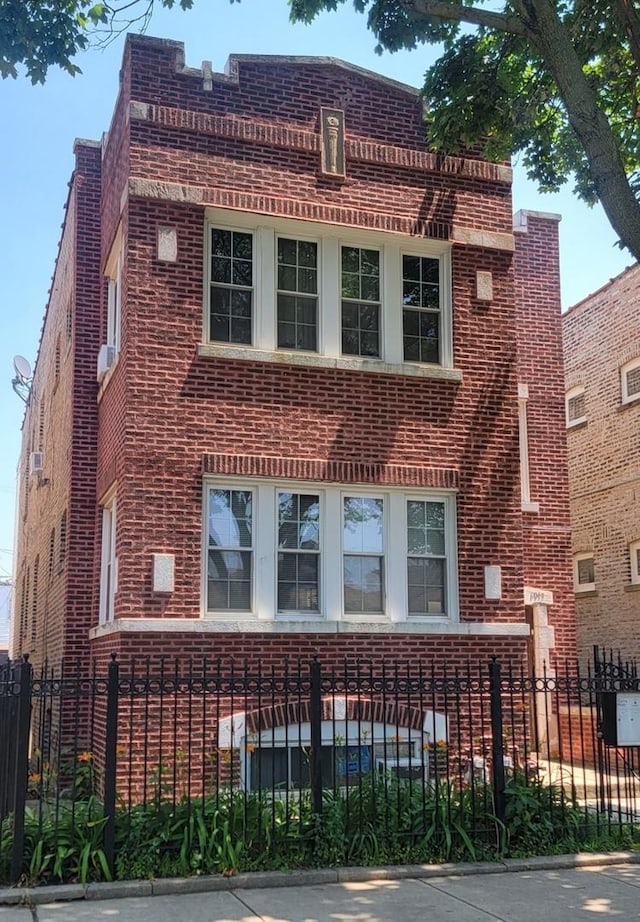 6013 S Troy St, Chicago, IL 60629 - view of property featuring a fenced front yard