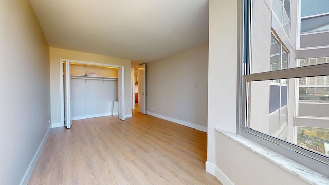 720 W Gordon Ter Unit 6J, Chicago, IL 60613 - unfurnished bedroom featuring wood finished floors and a closet