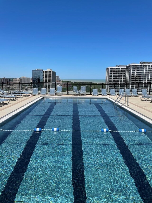 720 W Gordon Ter Unit 6J, Chicago, IL 60613 - community pool with a patio