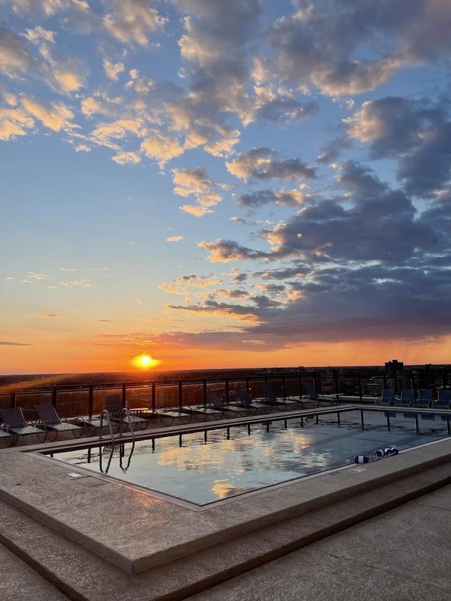 720 W Gordon Ter Unit 6J, Chicago, IL 60613 - view of pool at dusk