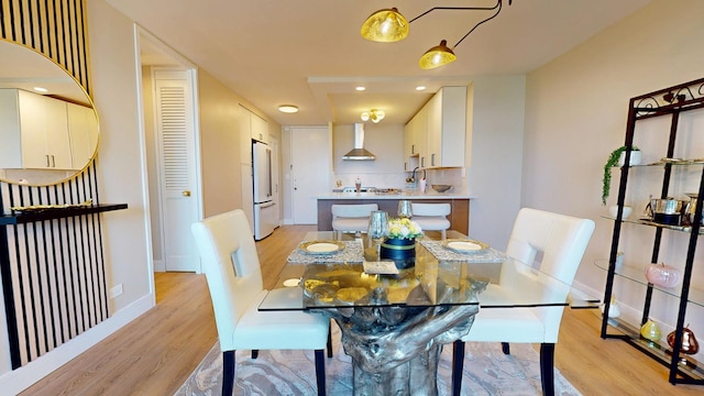 720 W Gordon Ter Unit 6J, Chicago, IL 60613 - dining area featuring light wood finished floors and recessed lighting