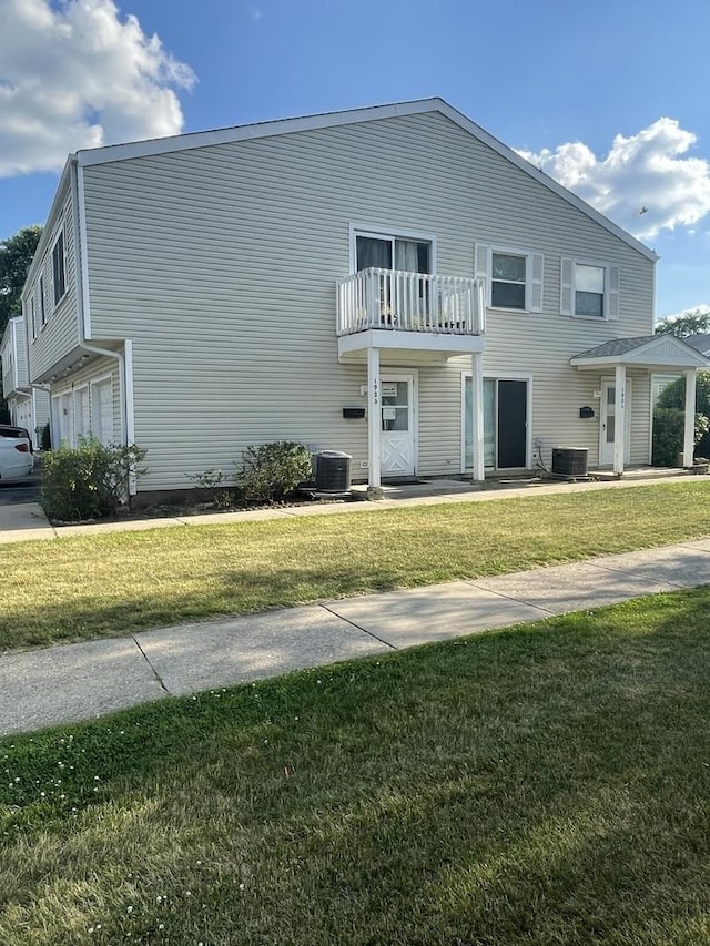 192 Mary Ct Unit D, Bartlett, IL 60103 - view of property exterior featuring a lawn and a balcony