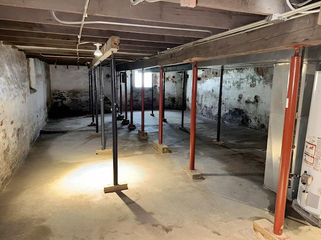 663 W 117th Pl, Chicago, IL 60628 - below grade area featuring gas water heater