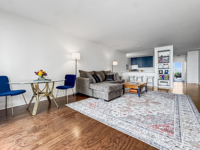 3150 N Sheridan Rd Unit 10C, Chicago, IL 60657 - living area with wood finished floors and baseboards