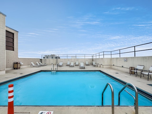3150 N Sheridan Rd Unit 10C, Chicago, IL 60657 - community pool featuring a patio area