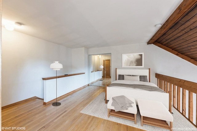 3341 Beacon St Unit 32, North Chicago, IL 60064 - bedroom with wood finished floors and vaulted ceiling