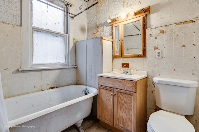 7207 S Winchester Ave, Chicago, IL 60636 - bathroom with a soaking tub, vanity, and tile walls