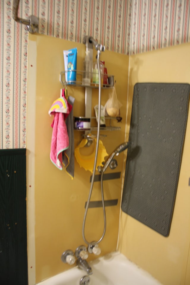 1 Elm Dr, Bethany, IL 61914 - detailed view of wallpapered walls