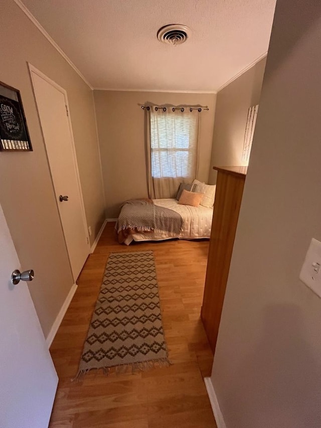 1302 Briarcliff Dr, Urbana, IL 61801 - bedroom with light wood-style flooring, ornamental molding, and a textured ceiling
