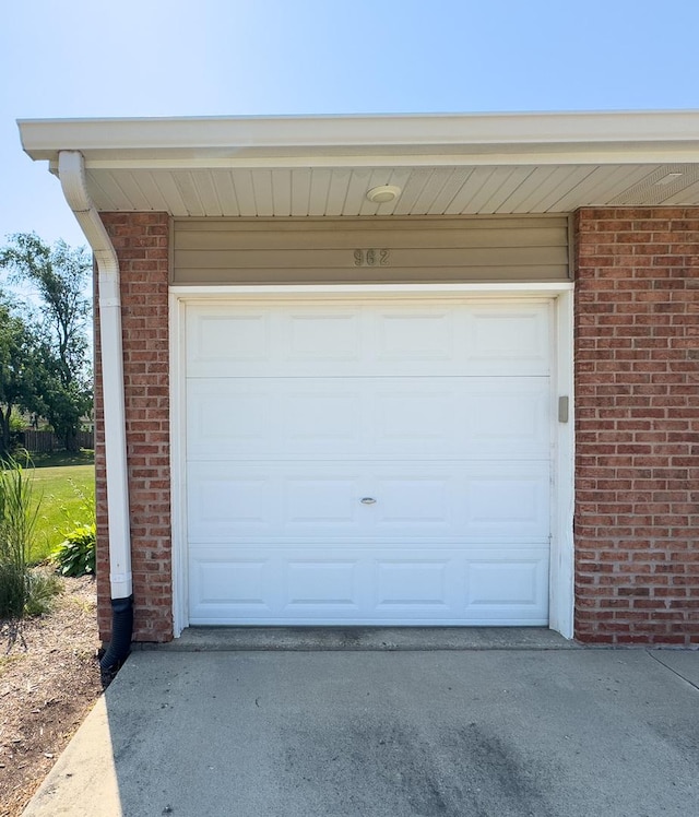 962 Harvest Cir, Buffalo Grove, IL 60089 - garage with driveway