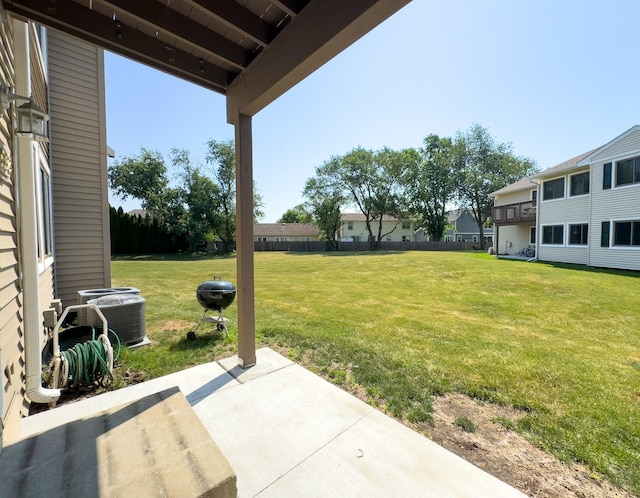 962 Harvest Cir, Buffalo Grove, IL 60089 - view of green lawn with a patio area