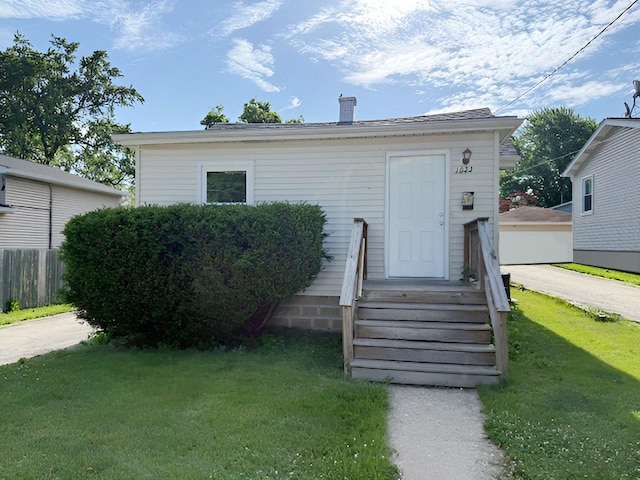 1023 N Elmwood Ave, Waukegan, IL 60085 - photo 2