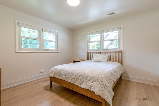 16 Yorkshire Dr, Lincolnshire, IL 60069 - bedroom featuring baseboards and light wood-style floors