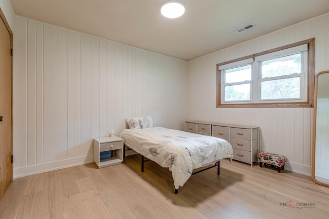 16 Yorkshire Dr, Lincolnshire, IL 60069 - bedroom featuring light wood-type flooring and baseboards