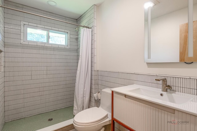 16 Yorkshire Dr, Lincolnshire, IL 60069 - bathroom with a tile shower, vanity, tile walls, and wainscoting