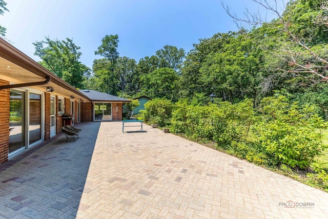 16 Yorkshire Dr, Lincolnshire, IL 60069 - view of patio / terrace