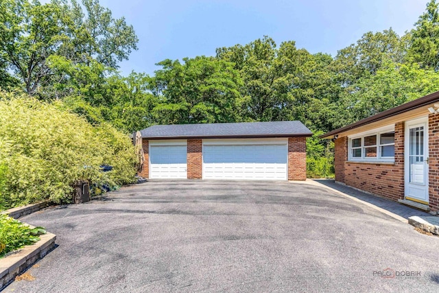 16 Yorkshire Dr, Lincolnshire, IL 60069 - view of detached garage