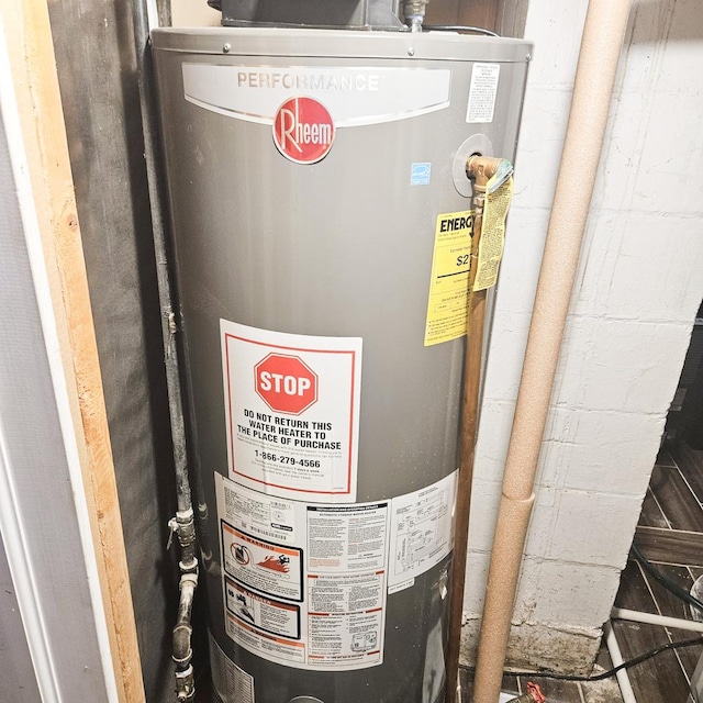25333 W Richmond Ave, Antioch, IL 60002 - utility room featuring gas water heater