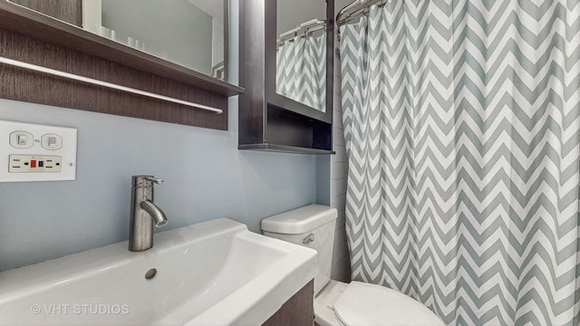 25333 W Richmond Ave, Antioch, IL 60002 - bathroom with toilet and curtained shower